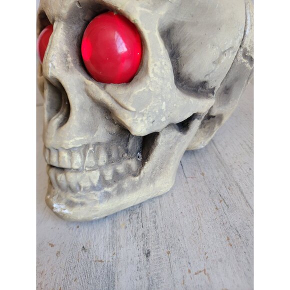 Foam skull looking eyes animated Halloween prop decor - Picture 6 of 13